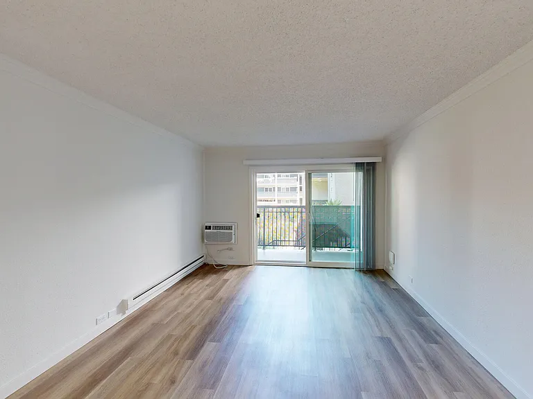 Eight 80 Newport Beach — Photo 105