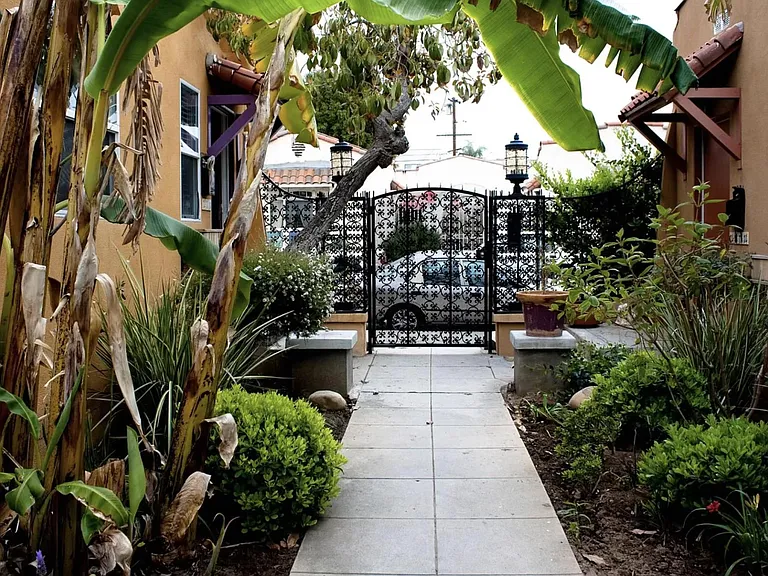 1343 1/2 N Harvard Blvd — Photo 8
