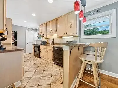 8339 Martins Creek Rd — Photo 3