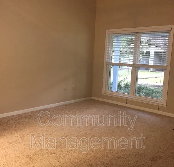 1540 Sharlo Ave — Photo 5
