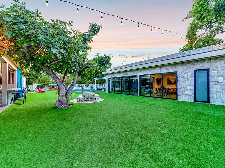 5817 Ranchito Ave — Photo 14