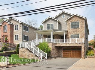 19 Sandy Hollow Rd, Port Washington, NY 11050