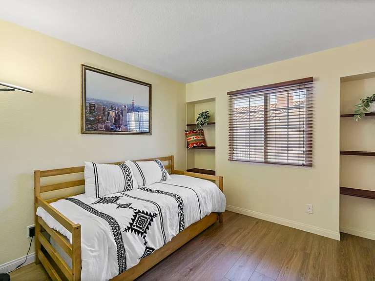 2331 Paseo Circulo — Photo 13