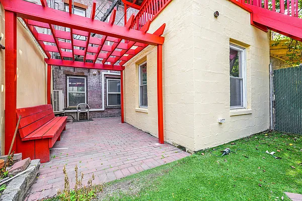 Rented by Brownstone Property Group | media 7