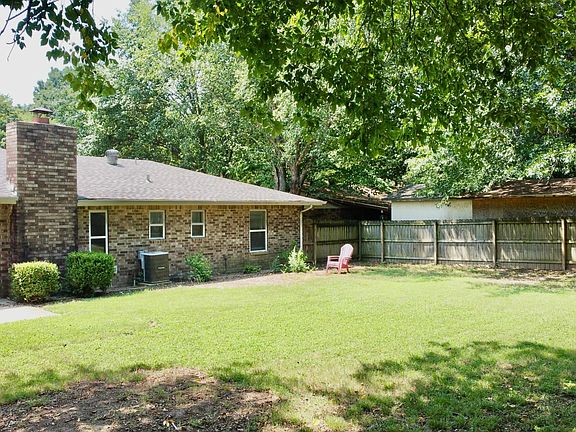 3rd image of 384 E Margaret Pl