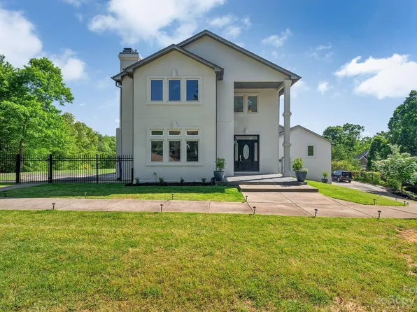 3613 Providence Plantation Ln, Charlotte, NC 28270