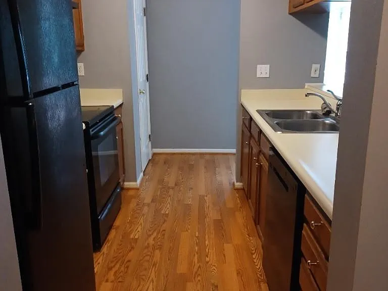 901 Swallow Crest Ct #G — Photo 15
