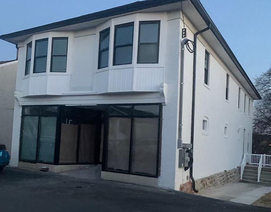 1st image of 621 Summit St