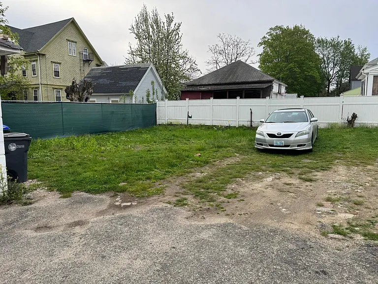 273 Lowell Ave #BASEMENT — Photo 2