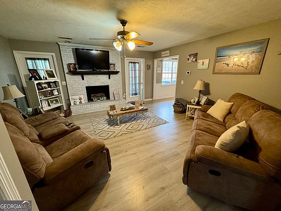 5th image of 805 Mitchell Dr