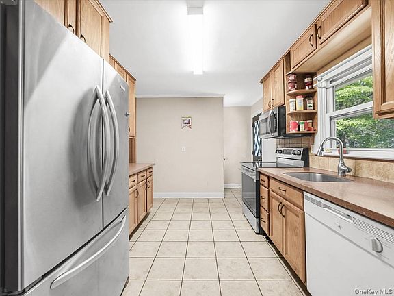 5th image of 23 Hren Avenue