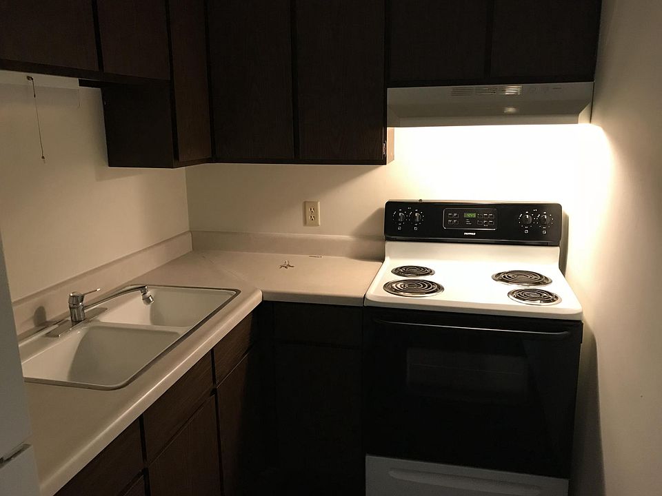 1st image of 101 Buckingham Pl #101