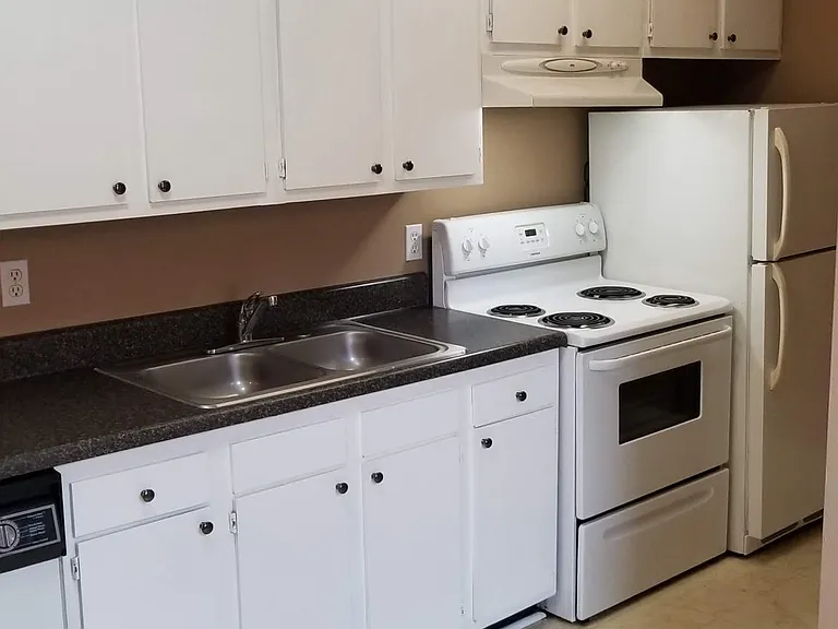 412 Woods Ave SW #3 — Photo 8