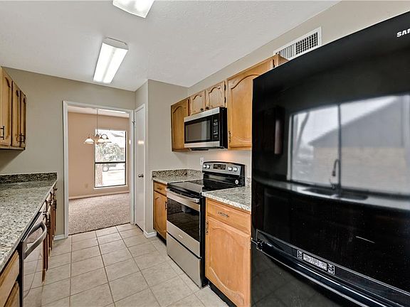 3rd image of 2114 Montana Trl