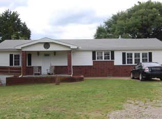 10390 Loblolly Rd, Henryetta, OK 74437