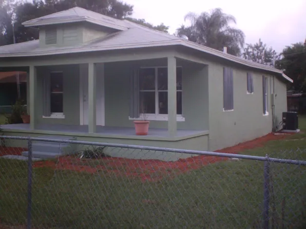 1215 Raymond Ave, Fort Pierce, FL 34950