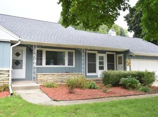120 W Mount Royal Rd, Glendale, WI 53217