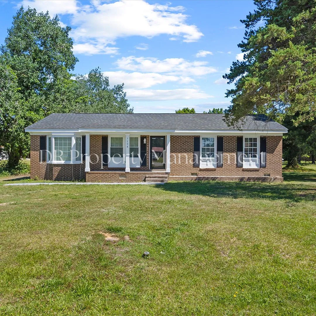1708 Martin Luther King — Photo 1