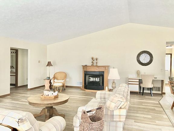 5th image of 1237 S Clubhouse Dr