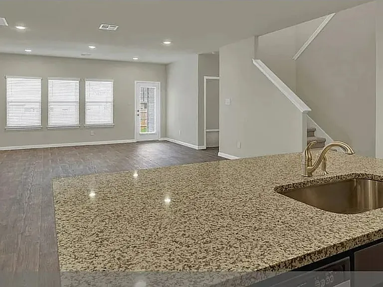 115 Bethpage Dr — Photo 14