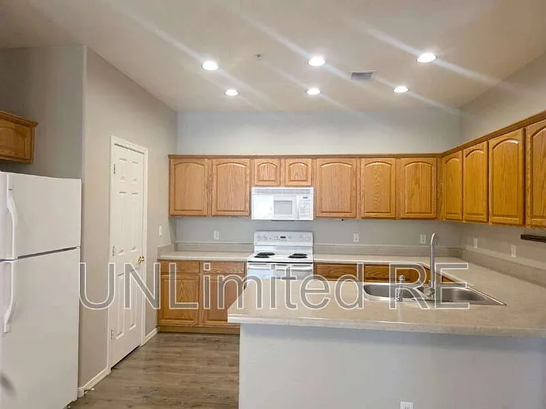 1151 S 16th Pl — Photo 8