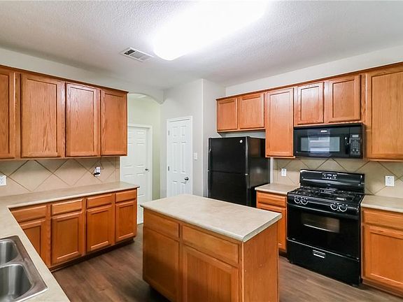 3rd image of 1117 Concan Dr