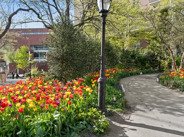 129 Duane Street image 10 of 15