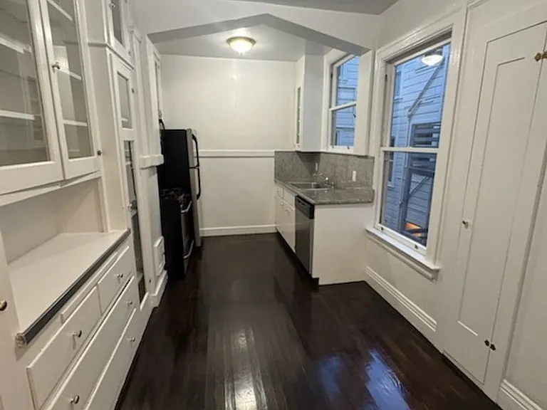 1240 Grove St — Photo 2