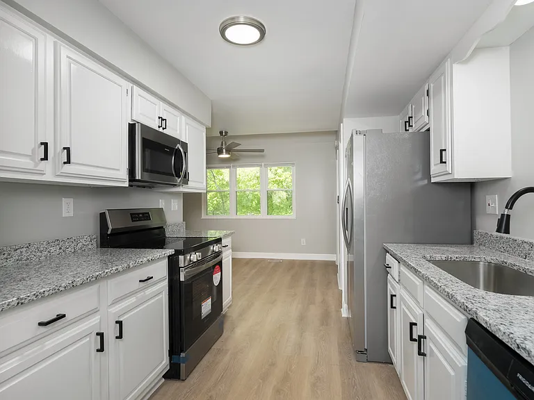 10 Kennedy Ct #B — Photo 3