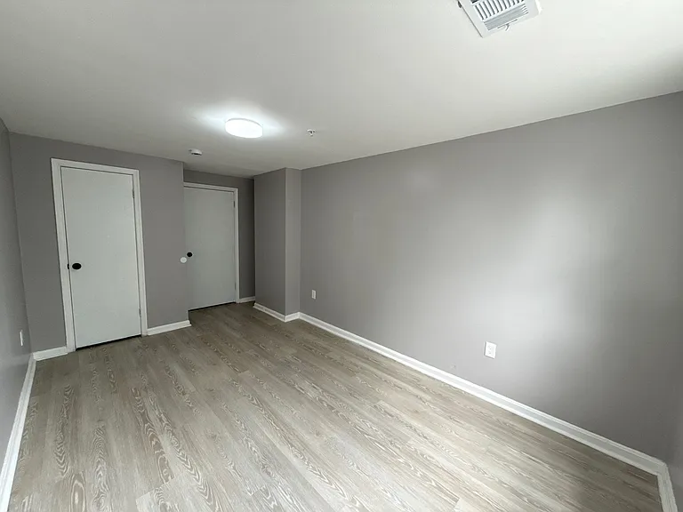 511 E 43rd St — Photo 12