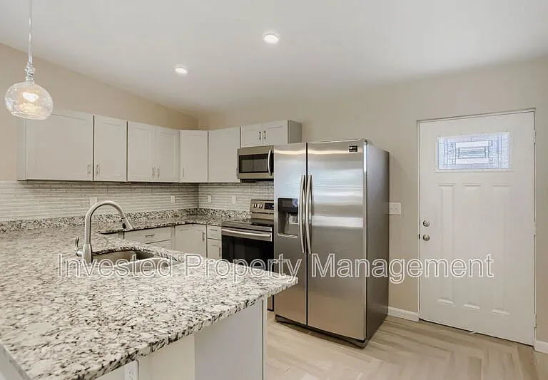 6822 Niagara St — Photo 6