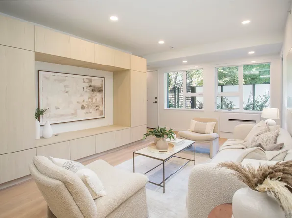2471 Saint George St #Townhouse 201, Vancouver, BC V5T 3R1