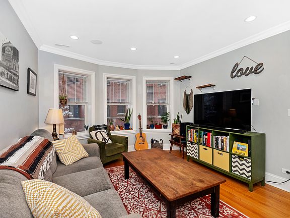 5th image of 1429 W Elmdale Ave APT 1B