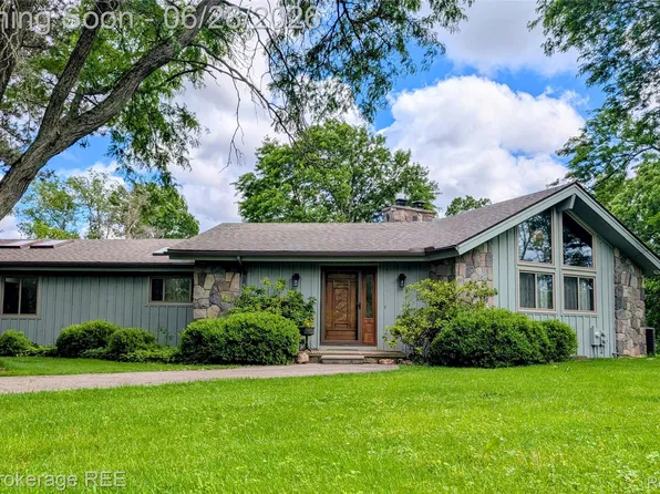 8475 Knox Rd, Clarkston, MI 48348