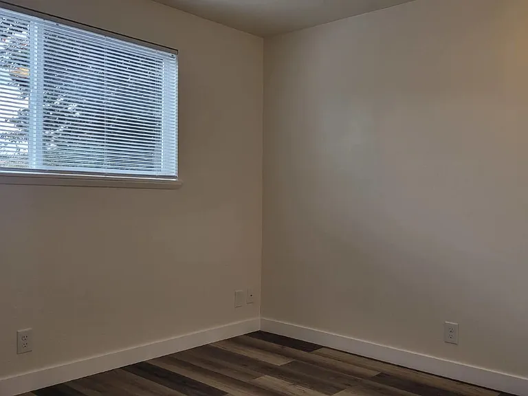 624 NE Housley Ave #3 — Photo 8