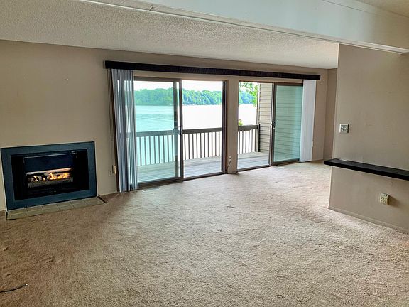 4th image of 750 Cliffs Dr APT 201