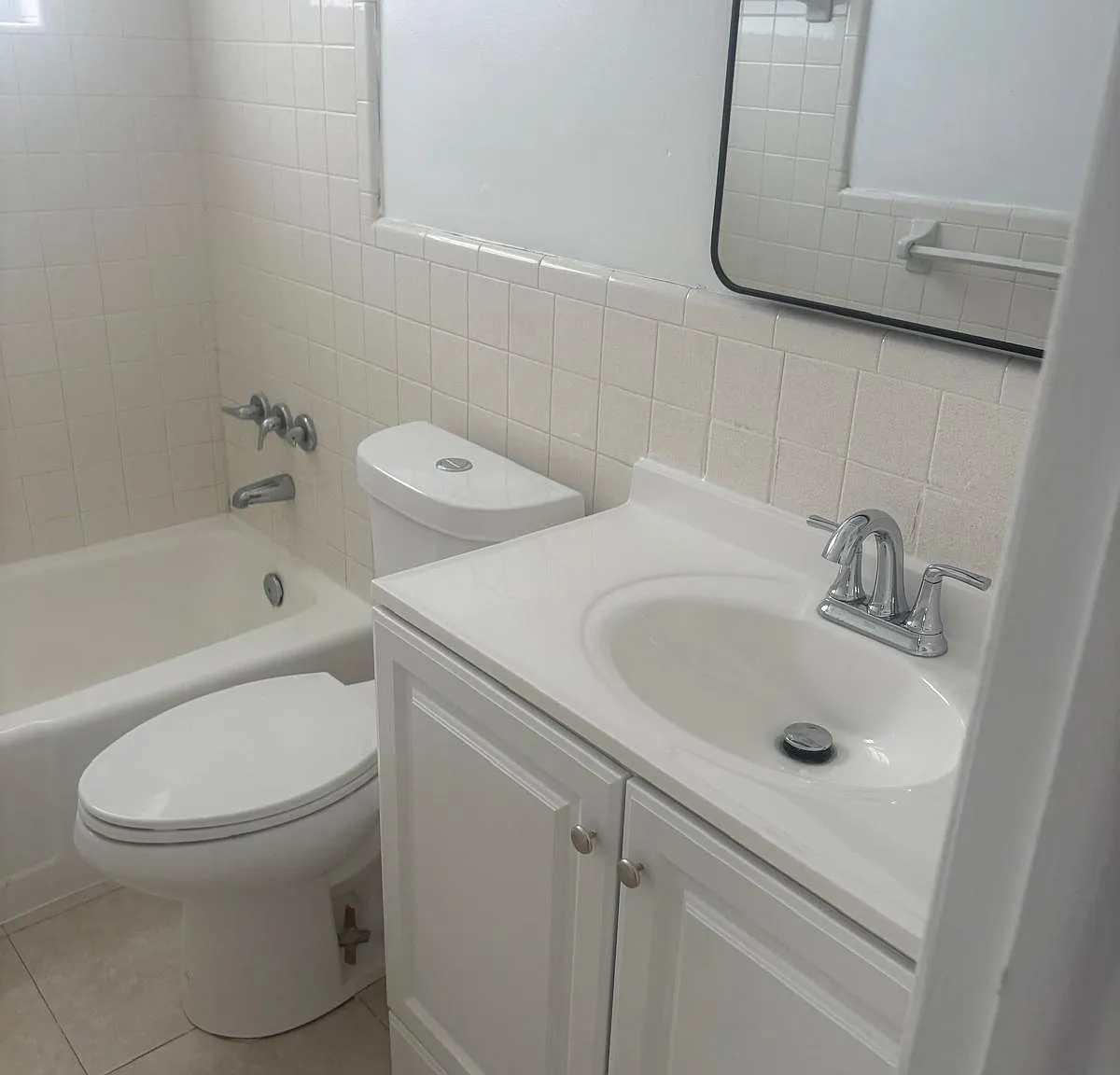2 bed, 1.0 bath, 1980 sqft, $1,800 — Photo 1
