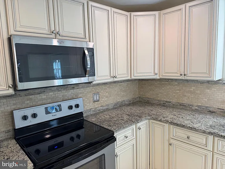 60 Providence Ave — Photo 13