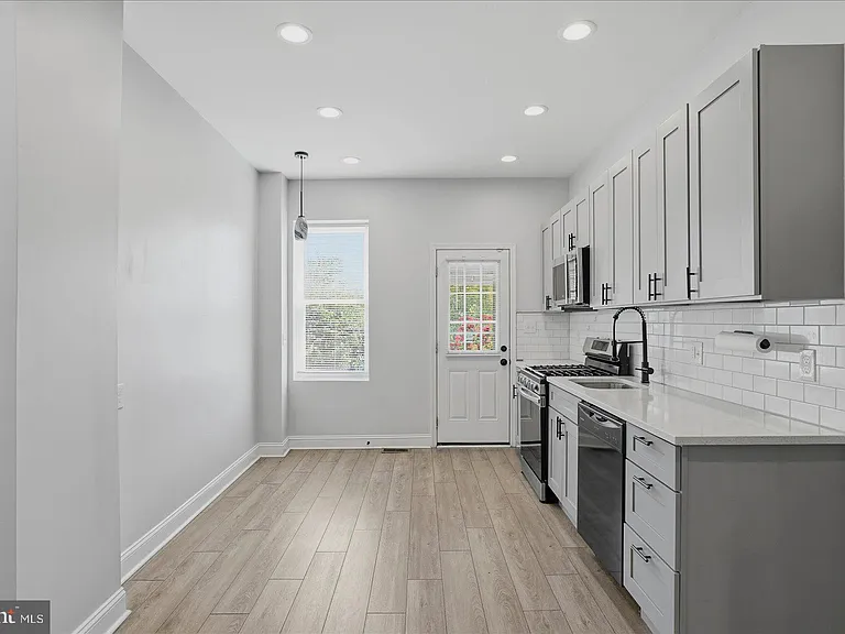 2605 Denison St — Photo 10