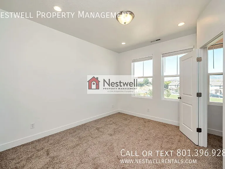 7952 S 5440 W — Photo 13