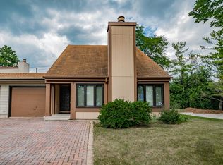 29W677 Stevens Ct, Warrenville, IL 60555