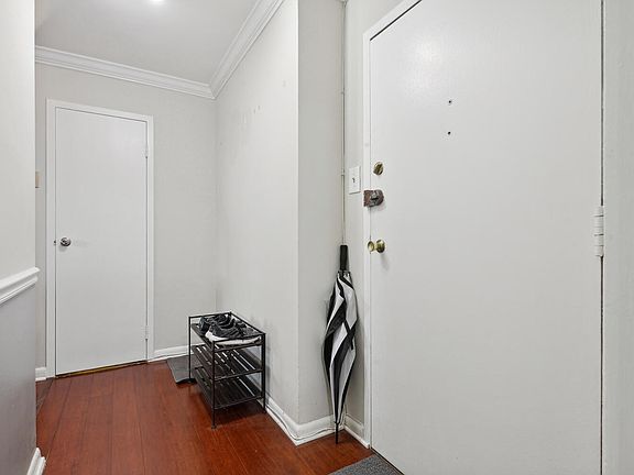 4th image of 950 25th St NW #1012