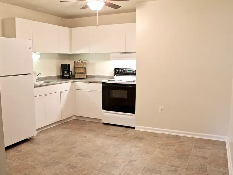 Parkview Court Apartments — Photo 4