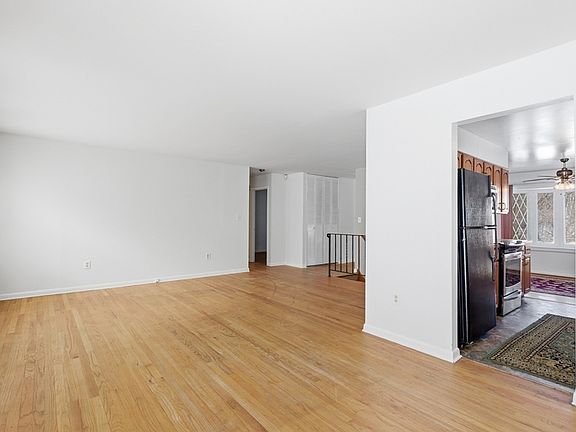 4th image of 4315 Spencer St