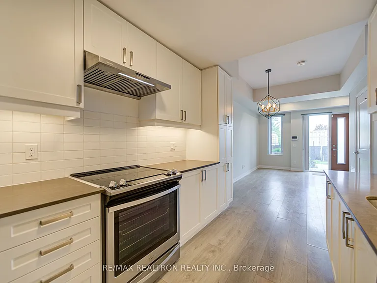1050 Portage Pkwy #Townhouse 33 — Photo 15