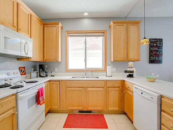 5th image of 443 Bluebird Ln