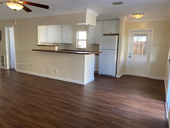 4th image of 520 NE 58th St