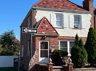 13101 225th St, Springfield Gardens, NY 11413