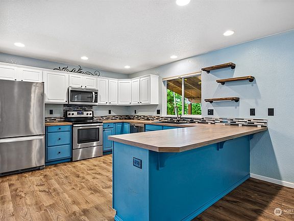 5th image of 3124 Swordfern Drive NW