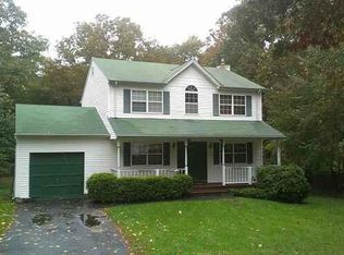 112 W Bartlett Rd, Middle Island, NY 11953